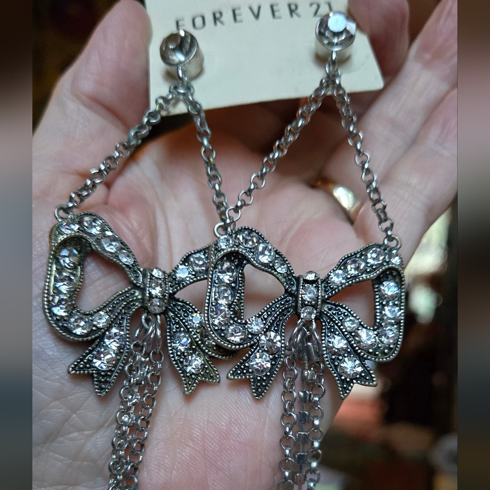 Forever 21 antiqued Rock-n-Roll bow earrings - Picture 9 of 10